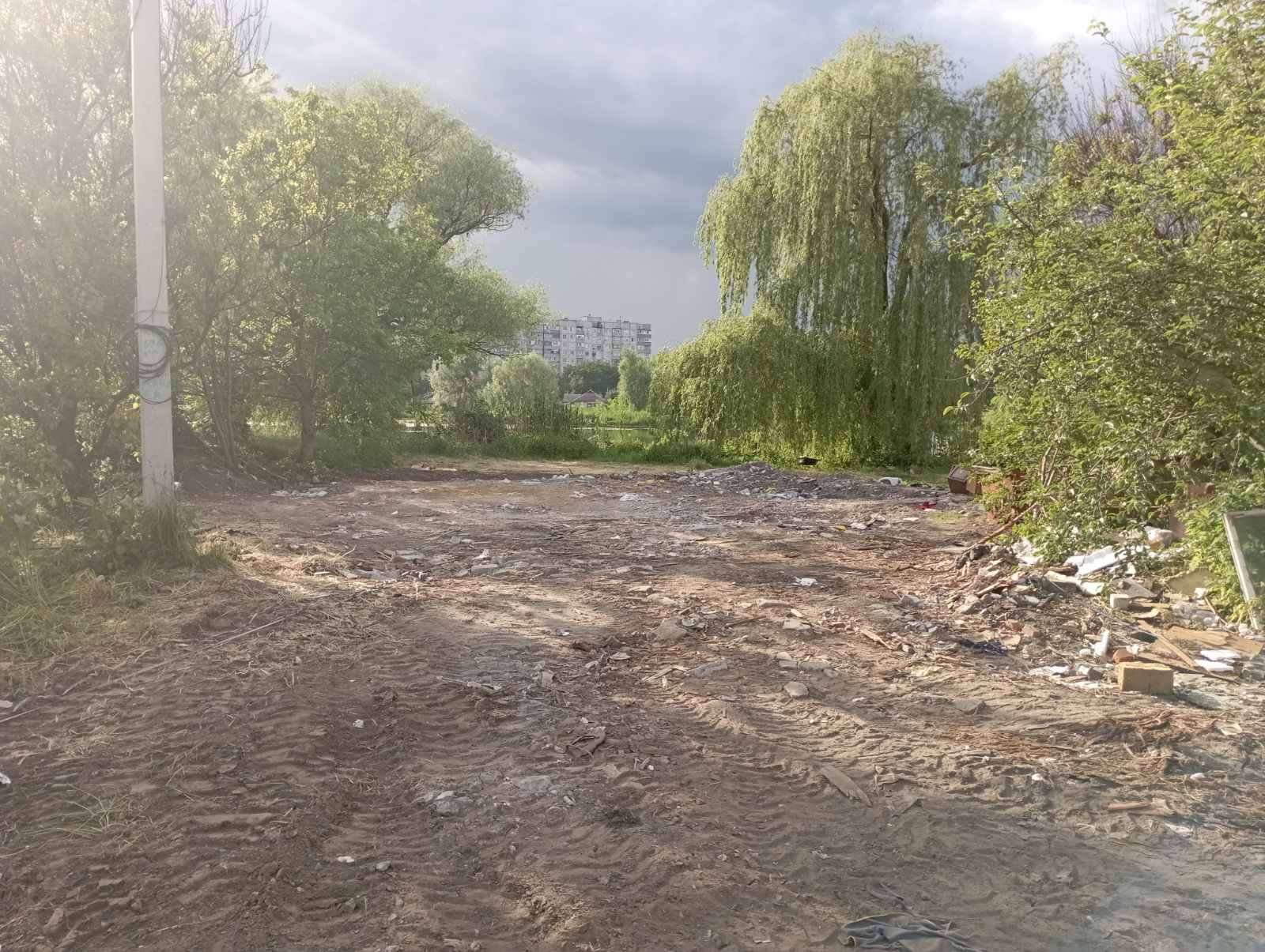 Знесення незаконно забудованої нерухомості